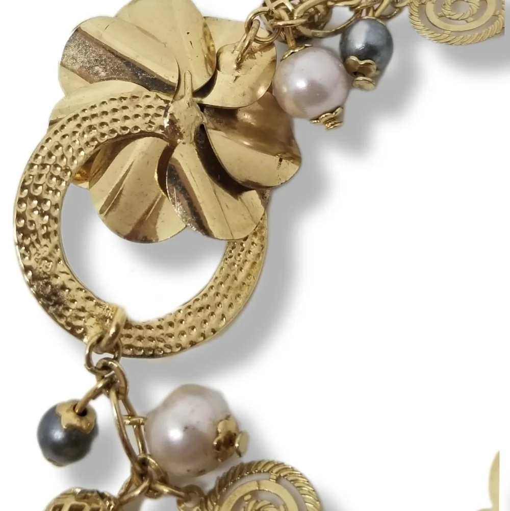 GOLDTONE FLORAL DESIGN & FAUX PEARL CHAIN BRACELET